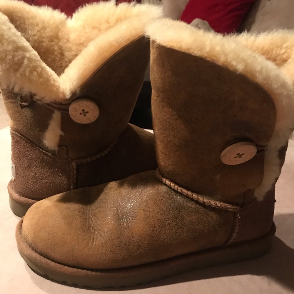 UGG Bailey button boots 9